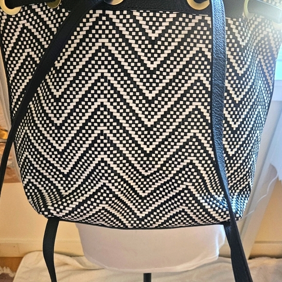 MICHAEL KORS Junie Chevron Navy & White Backpack Leather Medium Beautiful EUC - Picture 5 of 9